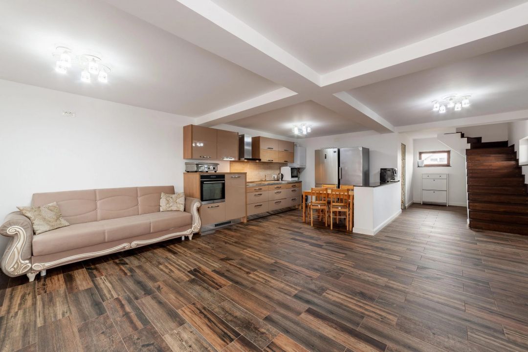Casa moderna in Bradu - 3 camere,sauna proprie,mobilata , - Poză 3