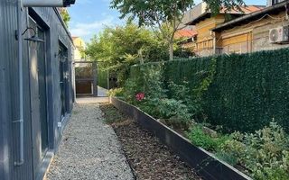 Unic! Apartament 5 camera si curte de 210 mp, central - Poză 2