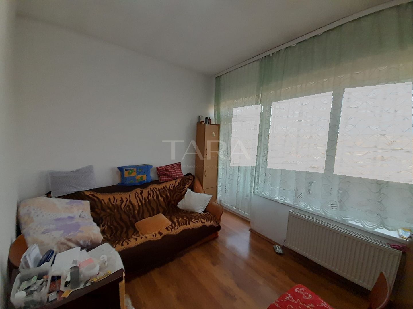 Apartament cu 3 camere în zonă centrală, compartimentat eficient. - Poză 1