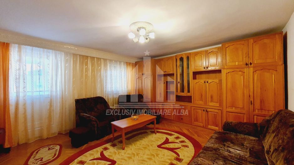 Apartament cu 3 camere decomandate, Cetate - Poză 1