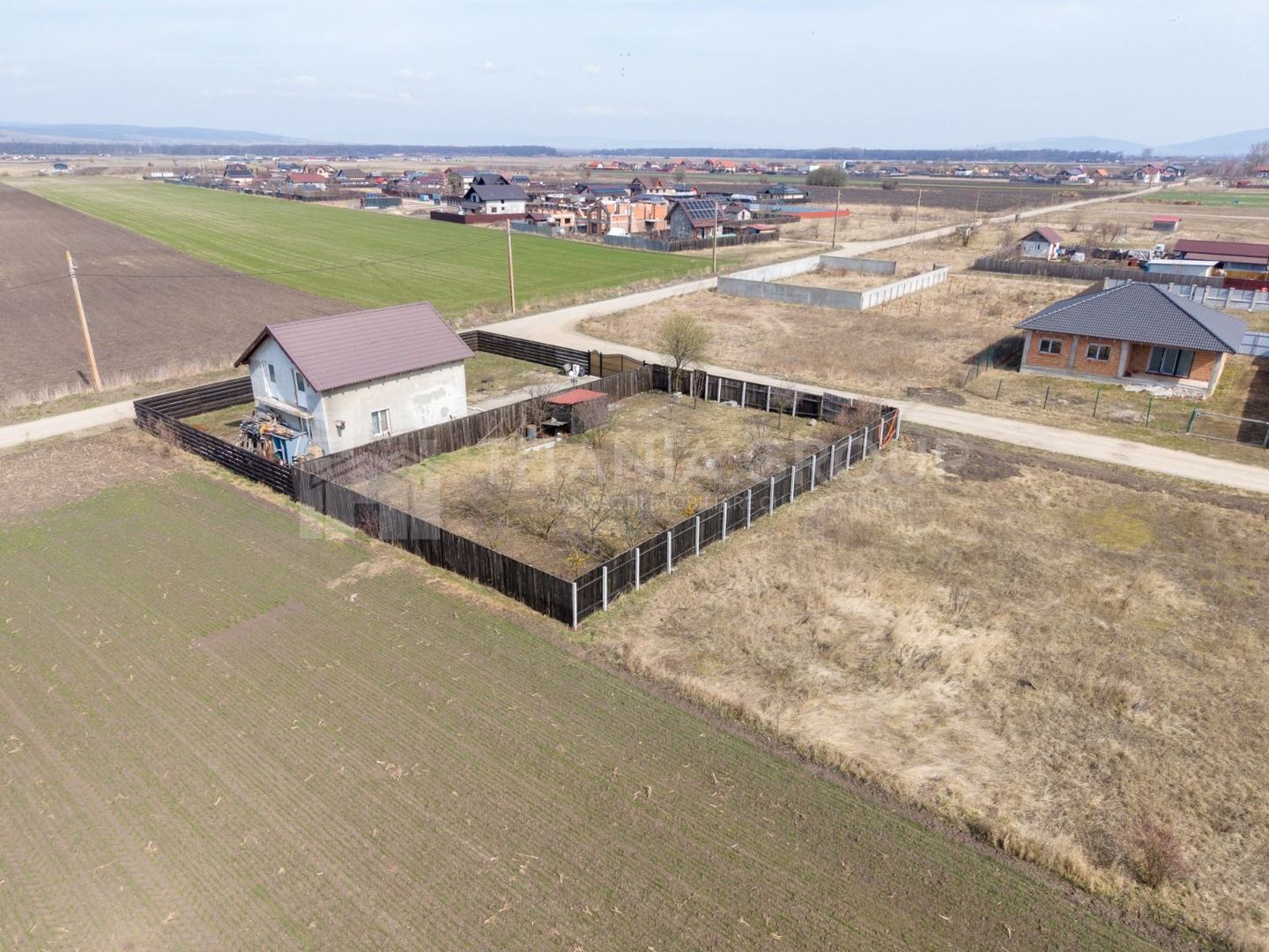 Teren 500 mp, împrejmuit, curent și internet pe teren, cu proiect și autorizație - Poză 7