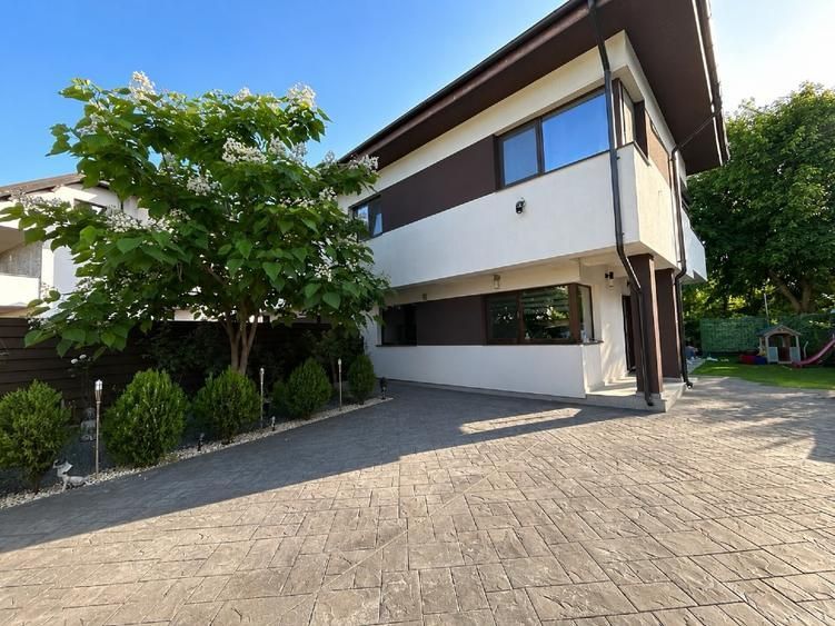 Duplex spațios, complet mobilat, într-o zonă liniștită, lângă râu - Poză 1