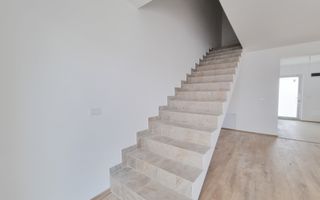 Casă însiruită cu 4 camere și curte proprie – Cartier Izvor, Str. Salc - Poză 2