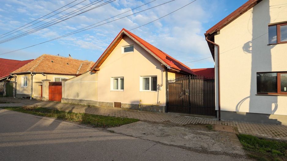 Casa 4 camere Halchiu | teren 400 mp | acces 2 strazi - Poză 1