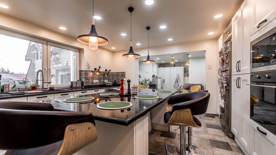 Casă cu 5 camere în Aradul Nou - locul unde linistea devine acasă - Poză 2