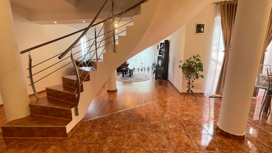 Casa individuala P+M,spatioasa in zona Mircea Cel Batran - Poză 6