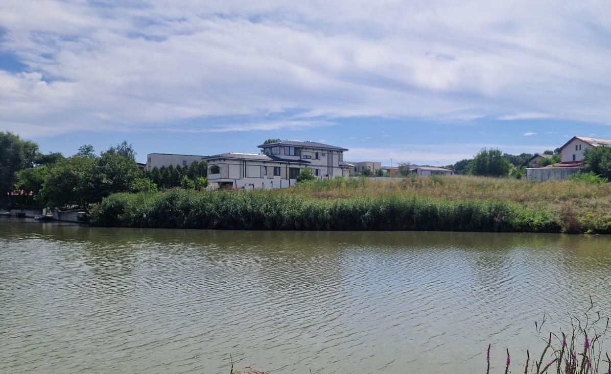 Teren intravilan 4.285 mp cu deschidere 86 ml la lac Corbeanca – Laguna Albastra - Poză 1