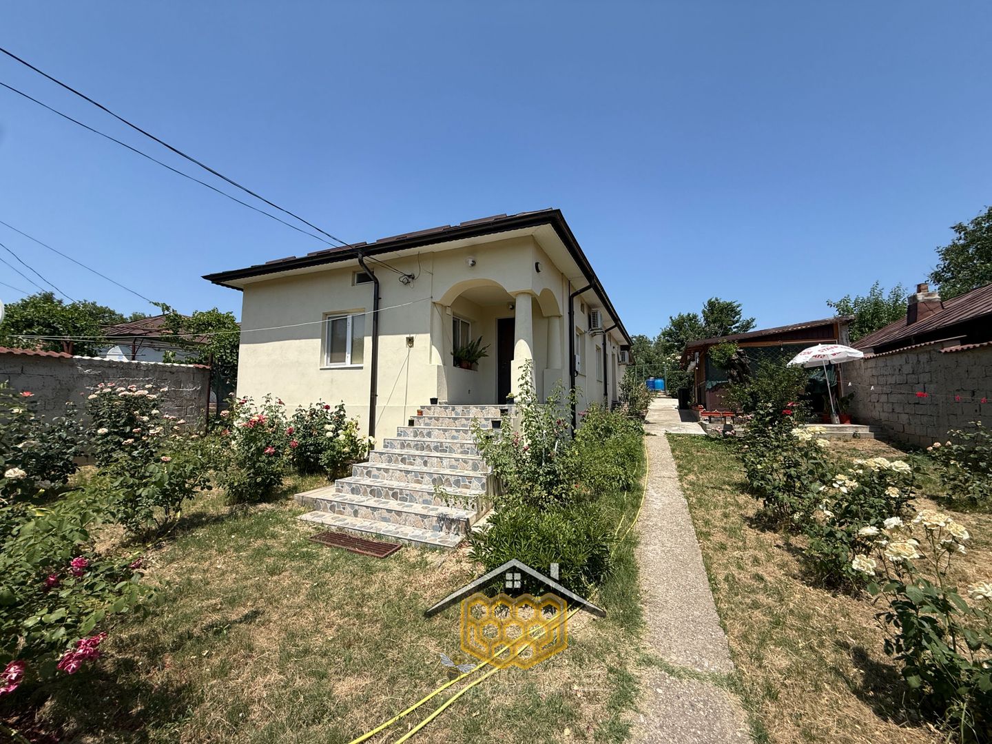 Casa individuala P+ Pod +Beci in sat Robanesti, 10 minute de Craiova - Poză 1