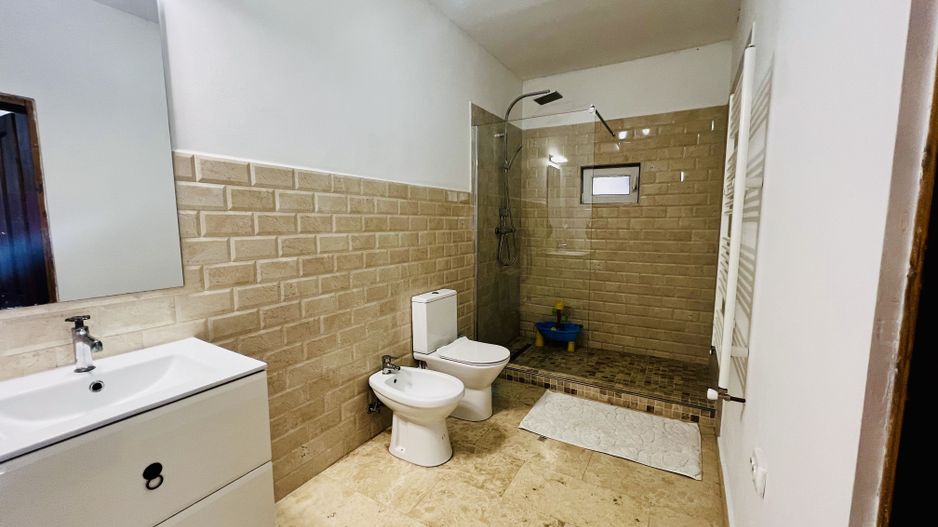 Casa individuala 6 camere  spatioase - zona Mehala - Poză 7