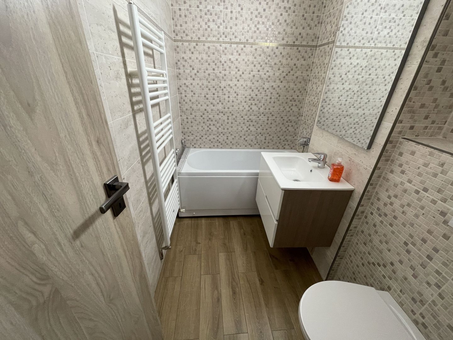 Amenajat complet, mobilat și utilat, totul nou - Poză 21