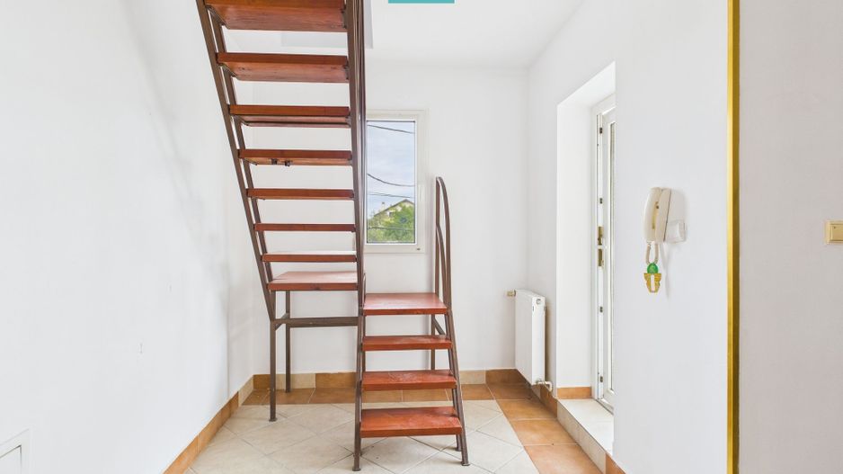 Vilă cu 5 camere pentru investiții în Dumbrăvița - Poză 8