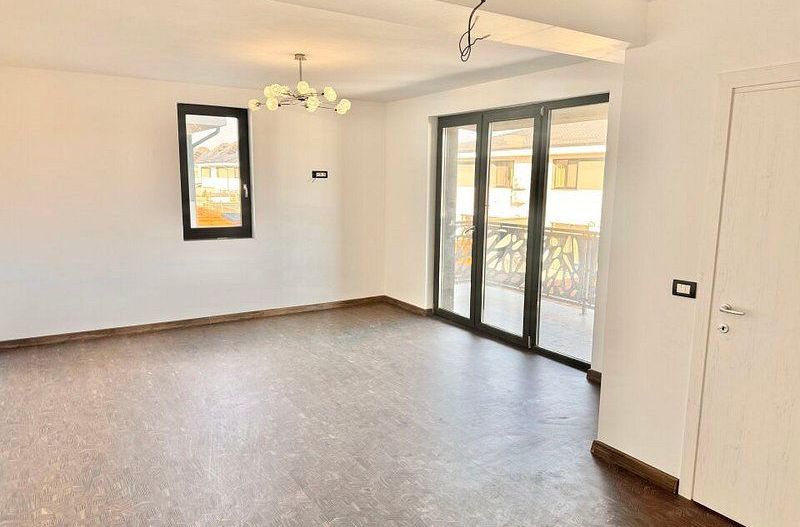 Vila cu bucatarie inclusa -otopeni central - Poză 11