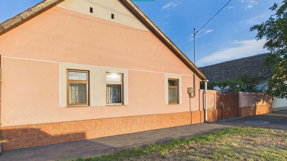 Casă bătrânească cu 4 camere in Pecica - Poză 1