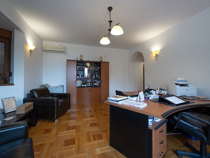 Vila cu 750 mp utili si teren de 1.480 mp in Erou Iancu Nicolae - Poză 25