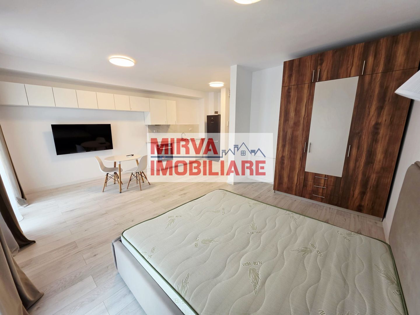 Studio decomandat de închiriat – mobilat si utilat | parcare inclusă - Poză 4