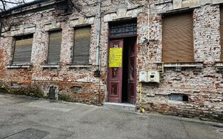 Casa ULTRACENTRAL singur in curte - Poză 1