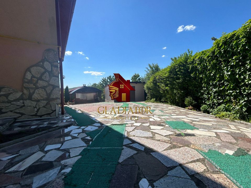 Vila impresionanta Husi + 2835 mp teren, P+1+M, constructie deosebita - Poză 23