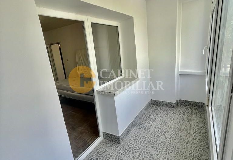 Etaj 1 Apartament 2 Camere Decomandat 55 MP Bloc 1986 - Poză 6