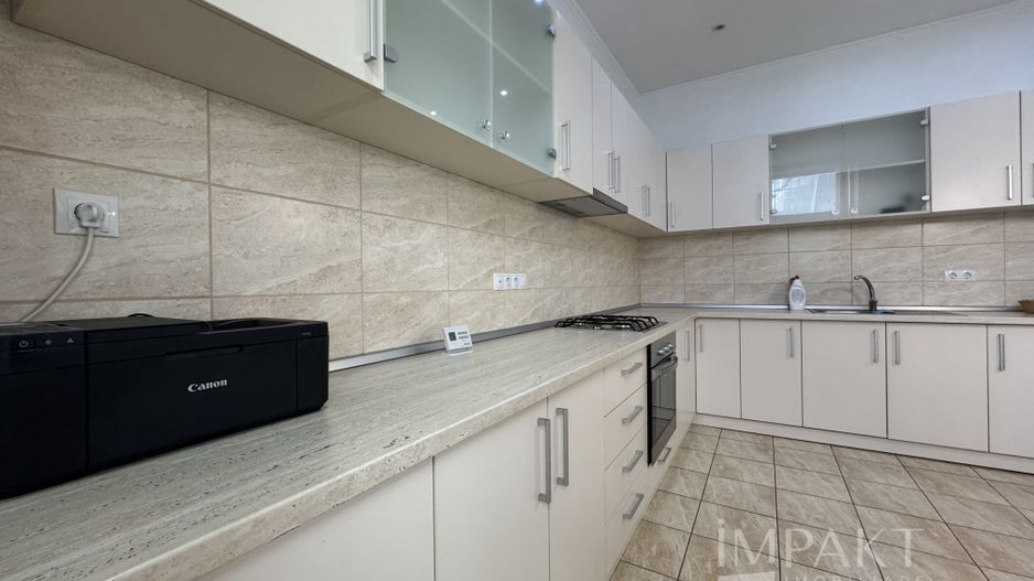 Apartament 75mp central de vânzare cu 2 camere sau spațiu birouri - Poză 1