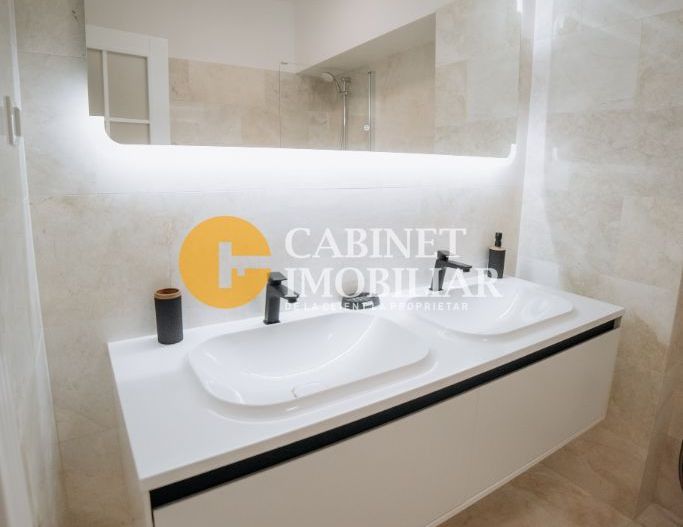 APARTAMENT 3  CAMERE SITUAT IN COPOU - Poză 6