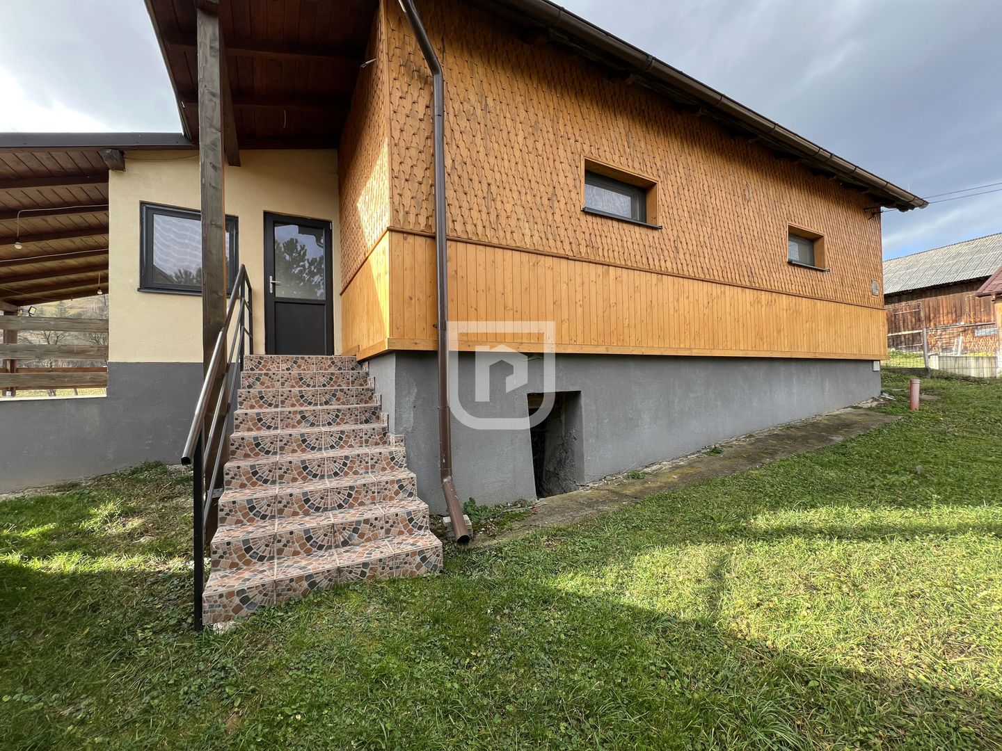 Casa din barne cu 3 dormitoare si pardoseala Gura Humorului - Poză 16