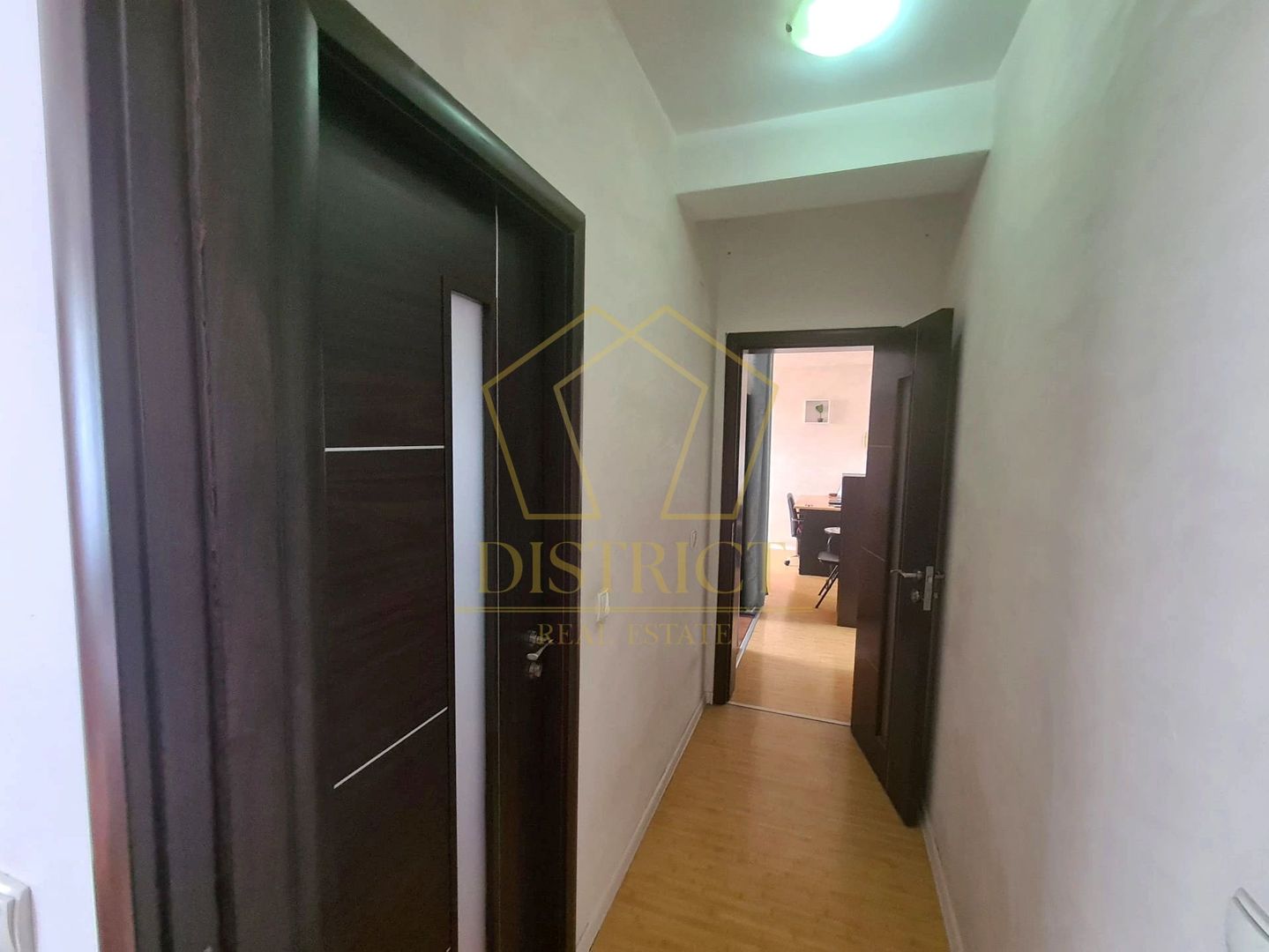 Apartament cu 2 camere loc de parcare, etaj 1 | Dumbravita la intrare - Poză 11