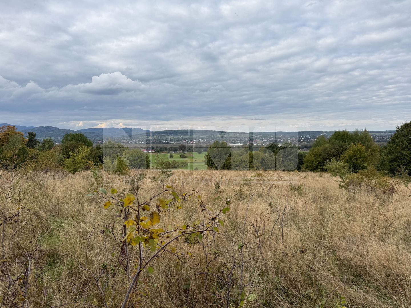 Teren de vânzare în Putna | 6.400 mp | 56 m front stradal - Poză 11