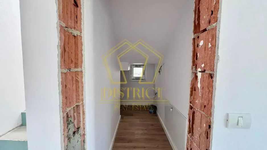 Duplex cu 5 camere, despartit prin camera tehnica I Dumbravita - Poză 9