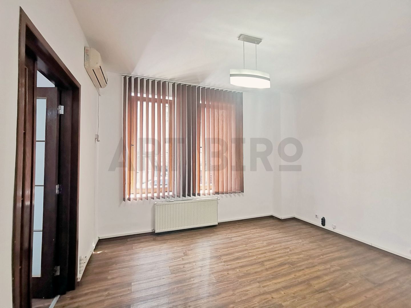 Zero comision, vila renovata 120mp Unirii birou sau clinica, 9' metrou - Poză 3