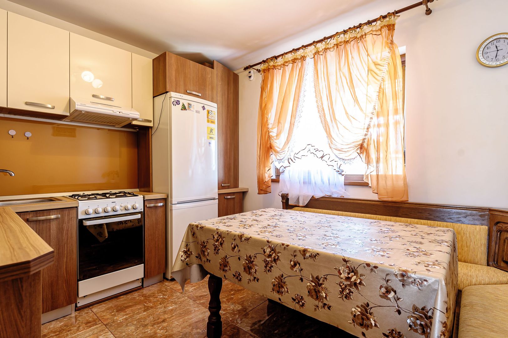 Vilă cu 4 dormitoare în Livada - Poză 7