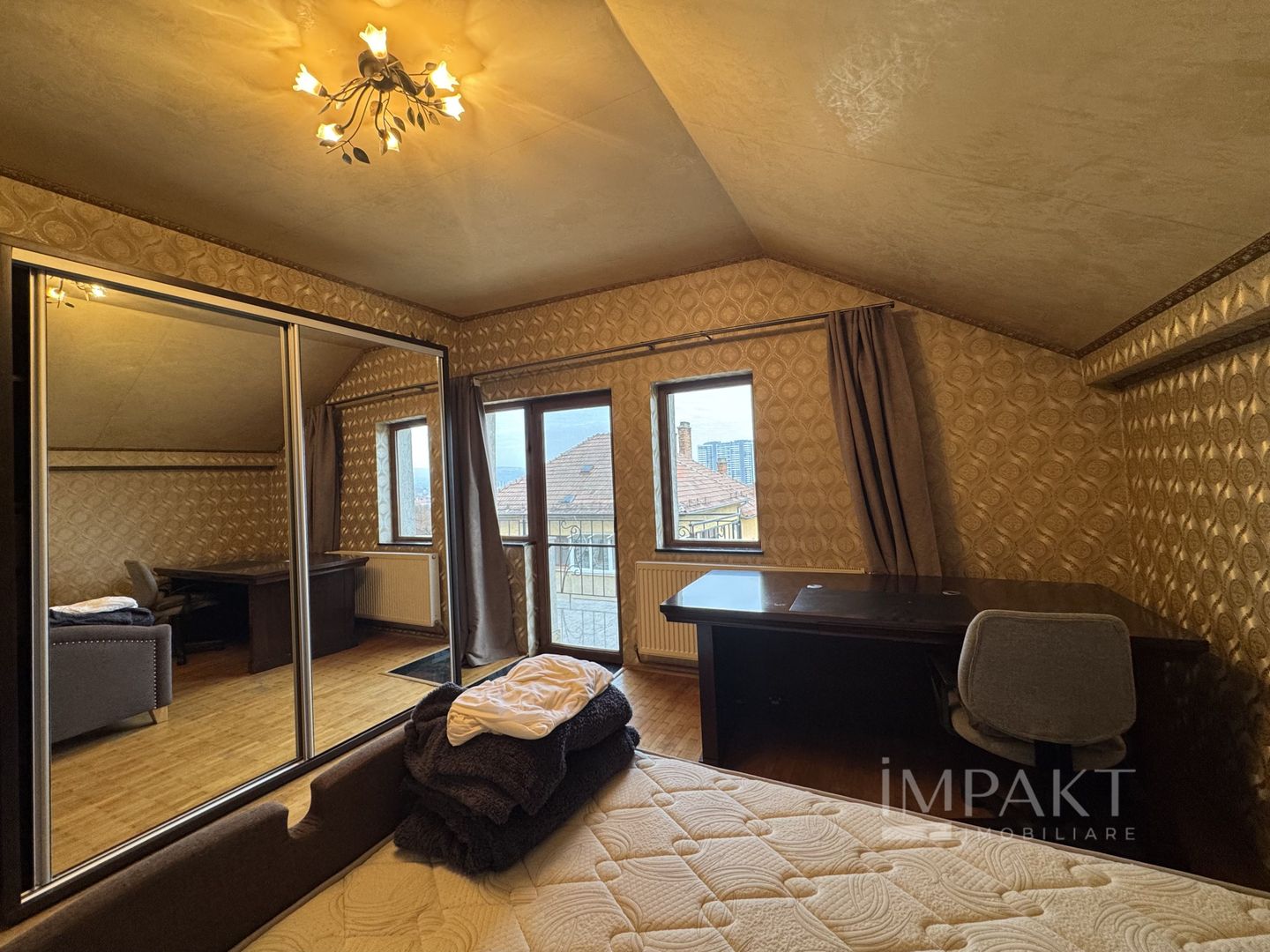 apartament 3 camere 100 mp pe 2 etaje zona Horea central, de închiriat - Poză 11