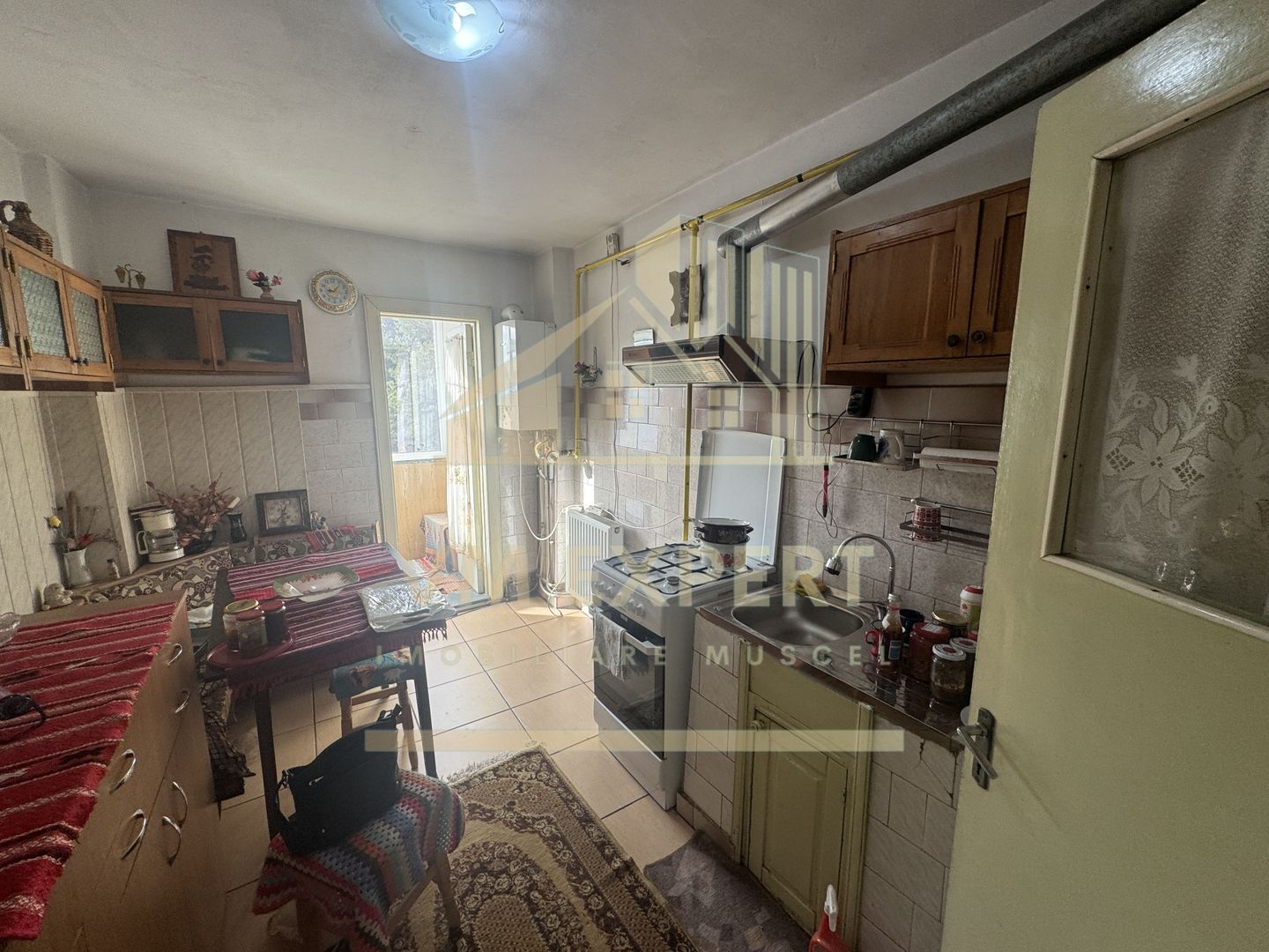 APARTAMENT 3 CAMERE CAMPULUNG, ETAJ 4, GRUI - Poză 4