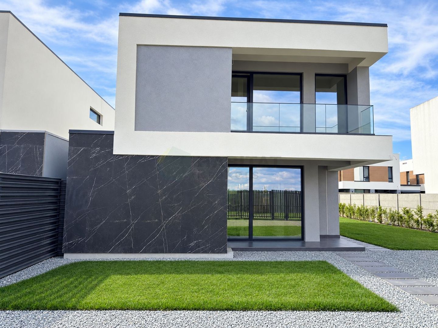 Vila Individuala 5 camere Tunari - Poză 1