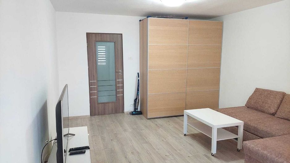 Vanzare Garsonieră 33 mp, etaj 10/10, mobilată, parcare și 2 lifturi - Poză 2