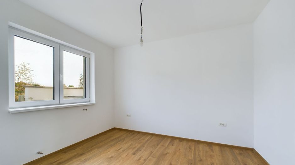 Duplex elegant cu 3 dormitoare în Ghiroda - Poză 8
