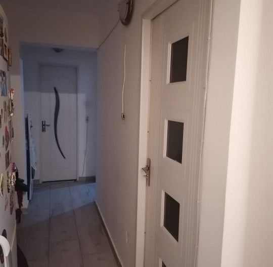 Apartament 3 camere, decomandat, 64 mp, central, Campina, PH - Poză 1