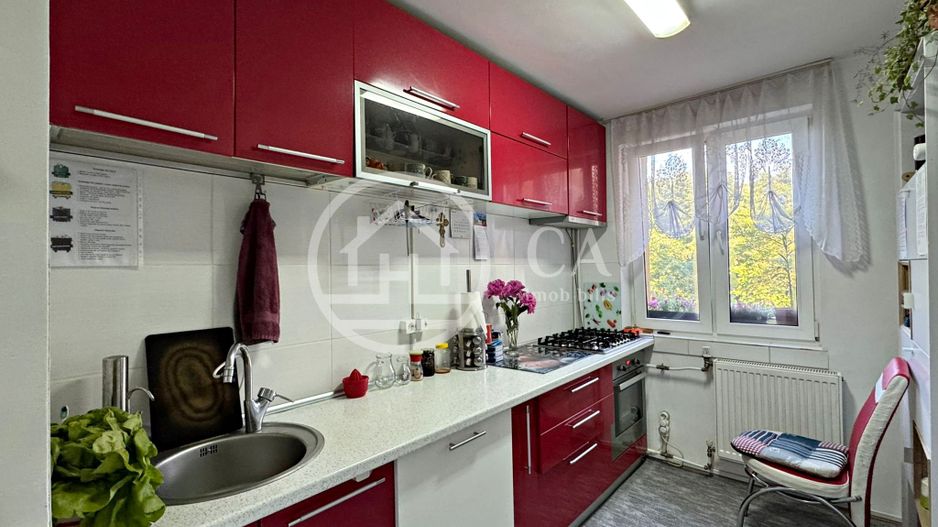 Apartament de vânzare cu 4 camere în zona Rogerius, Oradea - Poză 4
