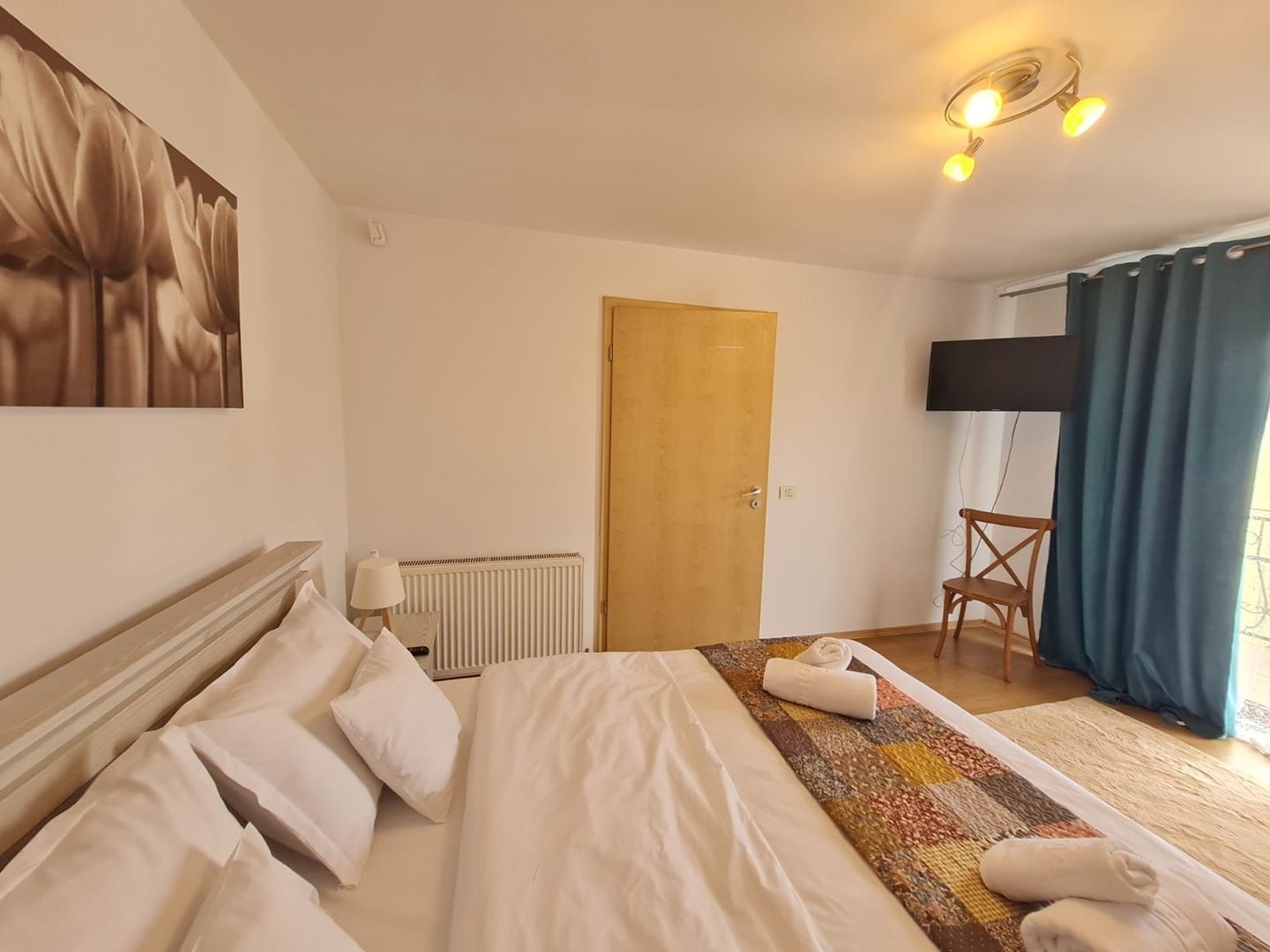 Vila spațioasă și recent renovată în Ghiroda! - Poză 44