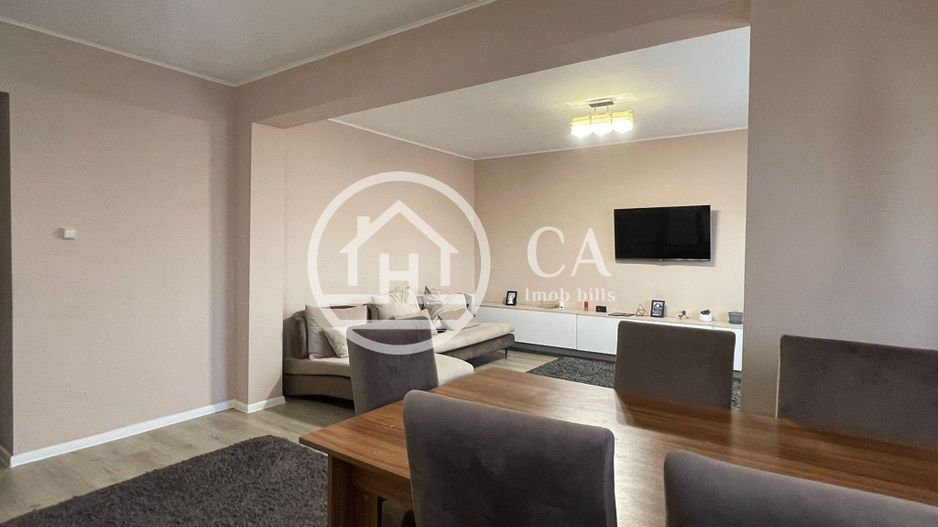 Apartament de vânzare cu 3 camere în zona Rogerius, Oradea - Poză 2
