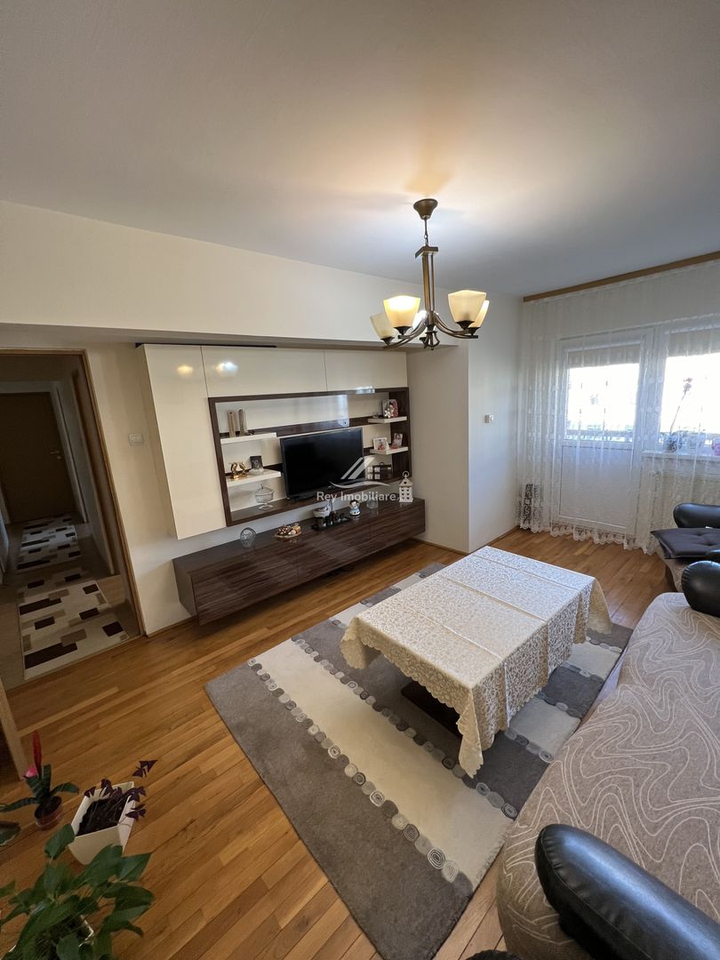 Zona Cireșica/Apartament 3 camere/2băi,balcon,logie,cămară,debara - Poză 1