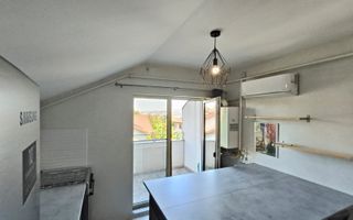 Locuință cochetă la mansardă, cu balcon și boxă de depozitare - Poză 20