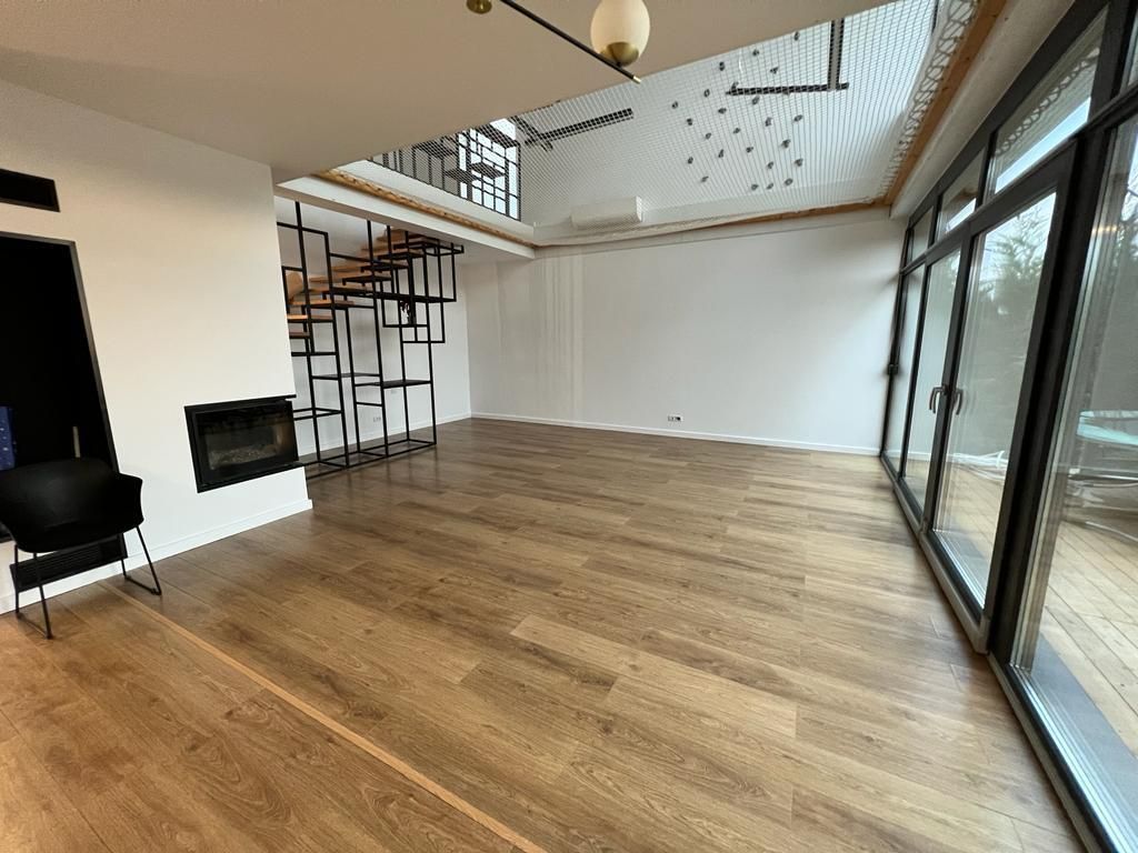 Locuinta moderna spatioasa cu garaj - Poză 2