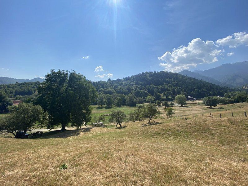 Teren extravilan de vânzare în Râșnov | 6.070 mp | Vedere panoramică - Poză 1