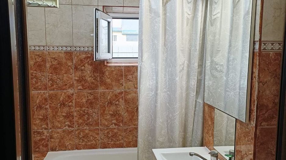 DE inchiriat apartament cu 3 camere, General. etaj 2, 450 euro - Poză 8
