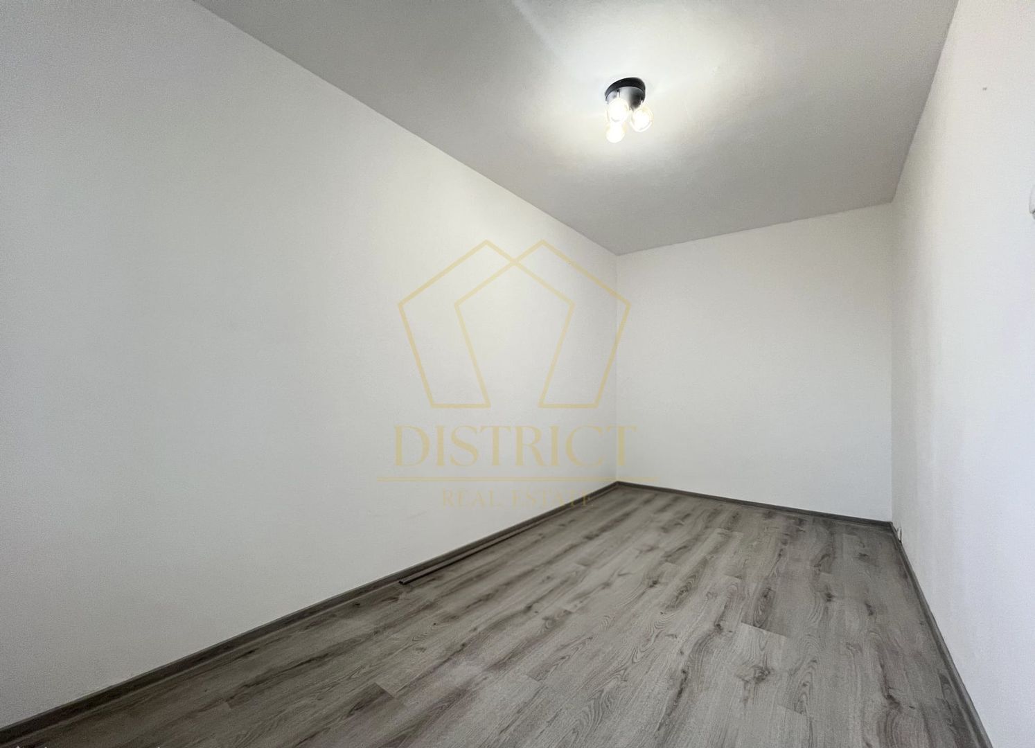 Apartament renovat cu 2 camere  | Shopping City | Sagului - Poză 3