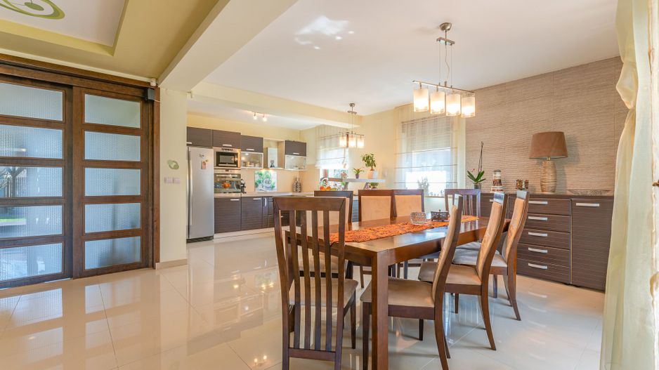 Casa Sacele amplasata in vecinatatea padurii cu pompa de caldura - Poză 6