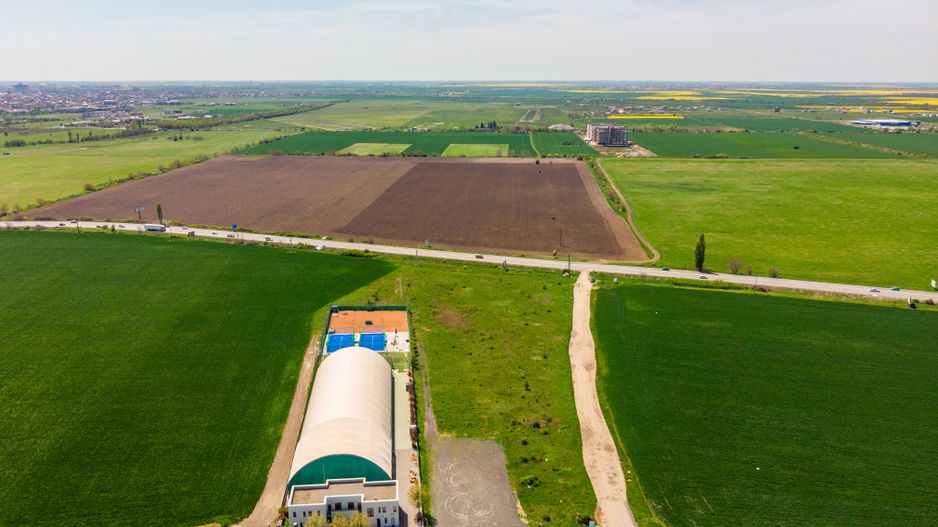 Teren de 10.000 mp amplasare avantajoasă - Poză 9