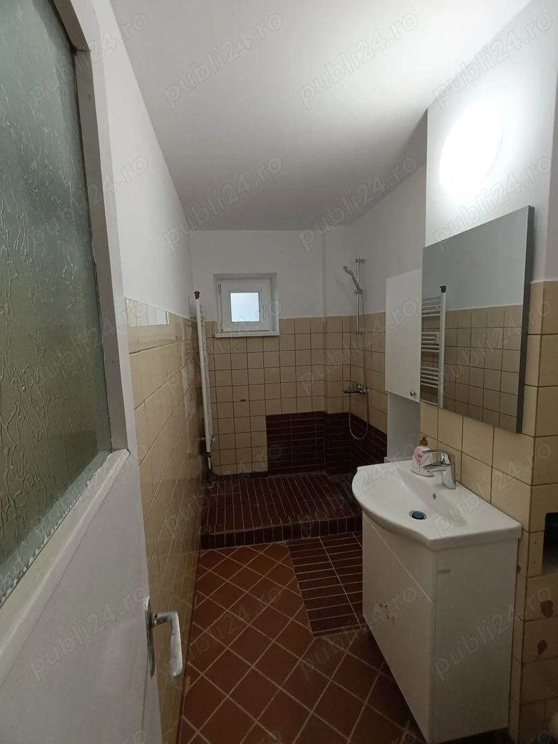 Închiriez garsonieră, Decebal, mobilată, spațioasă - Poză 4