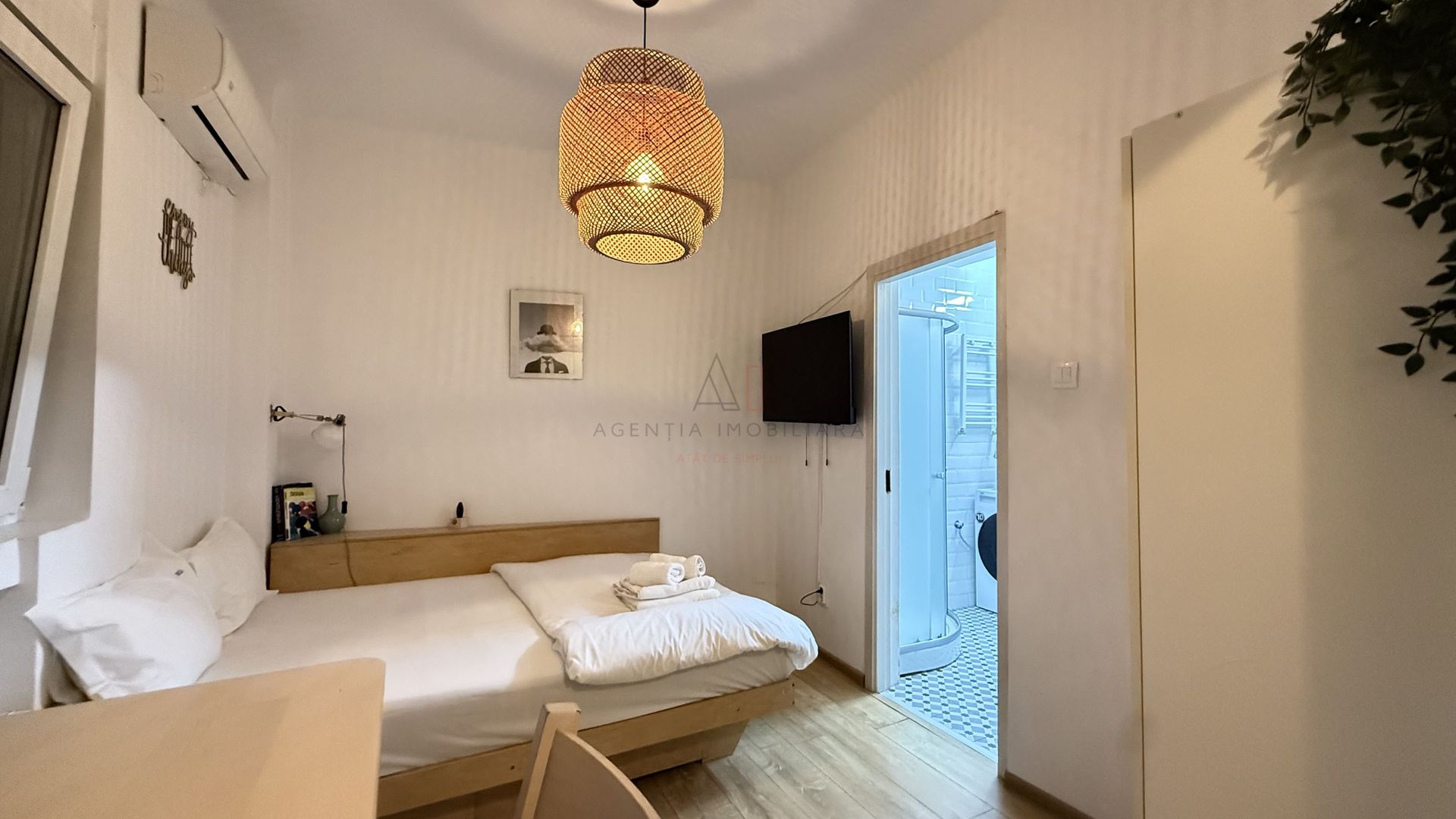 Garsoniera Universitate | View Hotel Corinthia - Poză 3