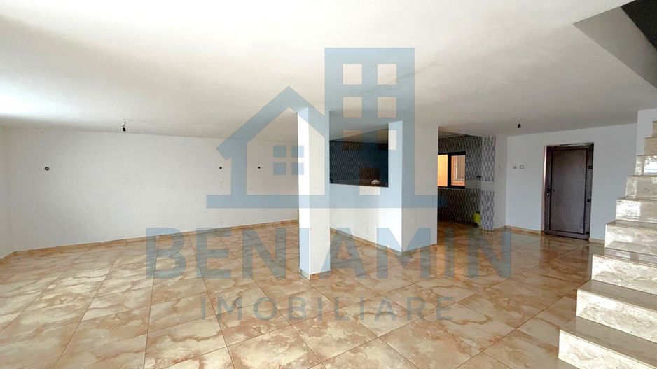 Casa situata in Catargiu Baraganului P+1+M suprafata 170mp-zona buna - Poză 2